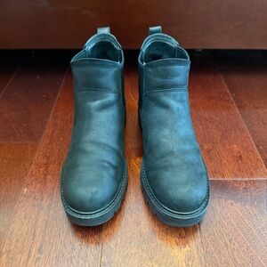 UGG Women's Harrison Chelsea Boots Size: 8